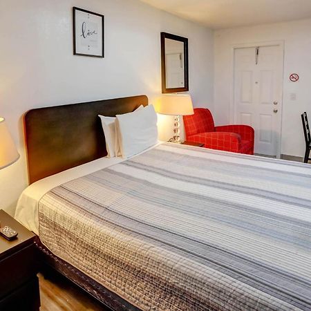 Richard'S Motel Courtyard Hollywood Bagian luar foto
