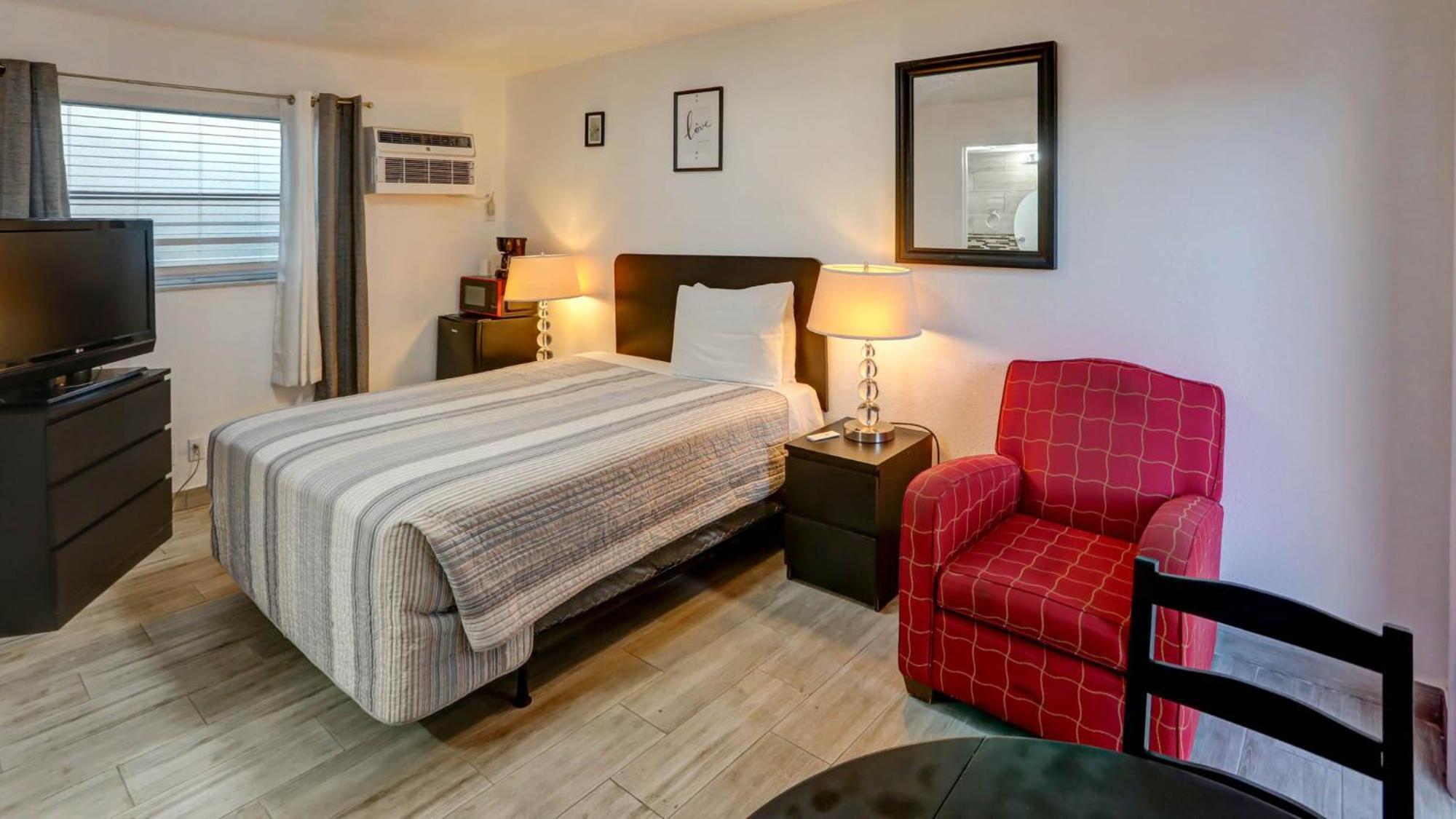 Richard'S Motel Courtyard Hollywood Bagian luar foto